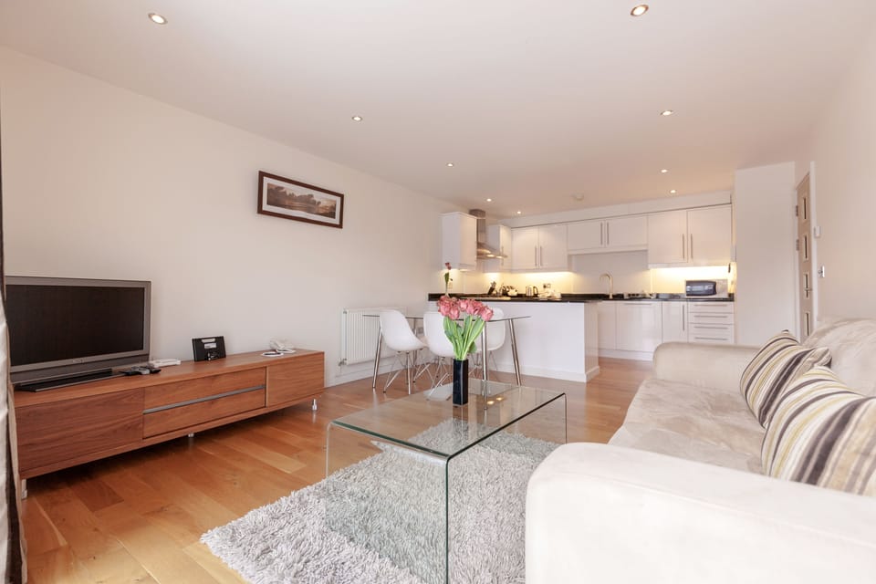 Apartment, 2 Bedrooms | 2 bedrooms, in-room safe, iron/ironing board, WiFi (free)