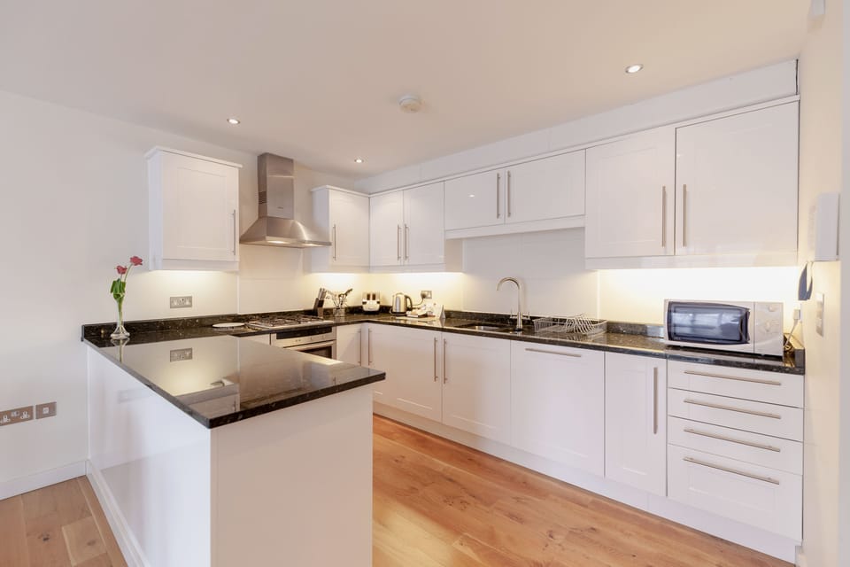 Apartment, 2 Bedrooms | Private kitchen | Coffee/tea maker, fridge, microwave, oven