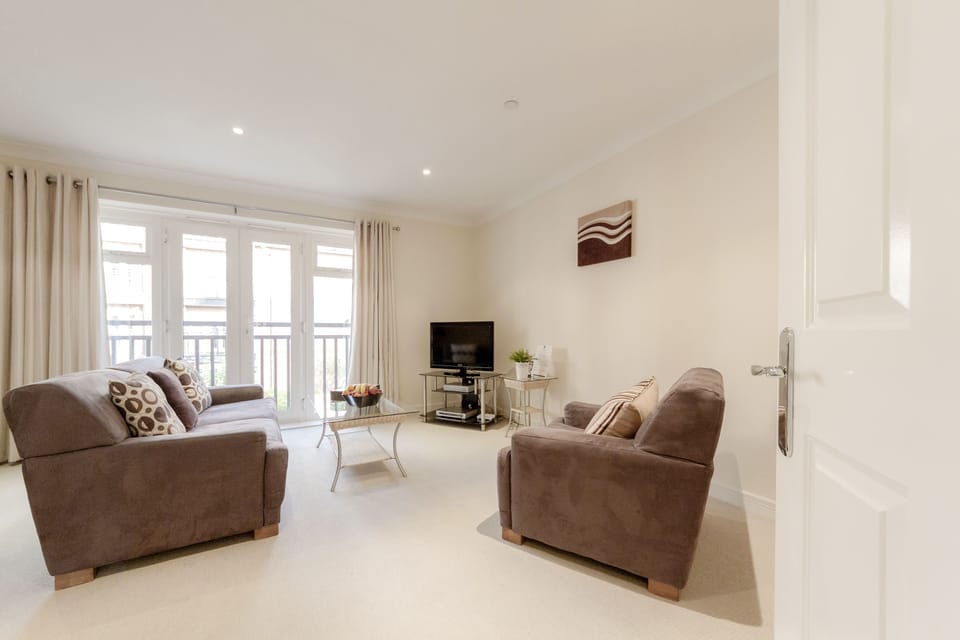 Apartment, 2 Bedrooms | Living room | Flat-screen TV, DVD player