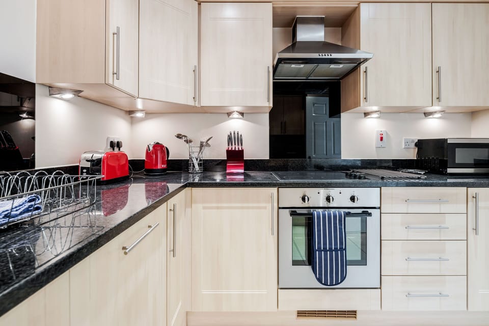 Apartment, 2 Bedrooms | Private kitchen | Fridge, microwave, oven, dishwasher