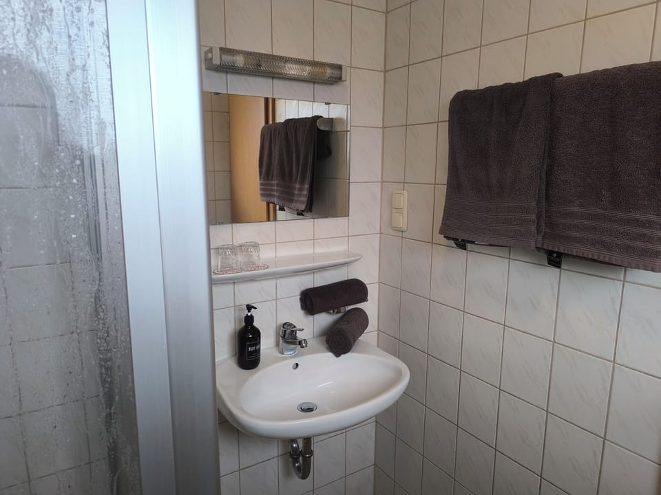 Twin Room | Bathroom | Shower