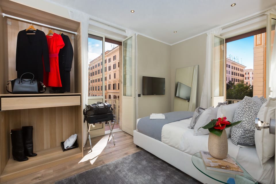 Deluxe Double Room, Ensuite, City View (Doppio Balcone) | Street view
