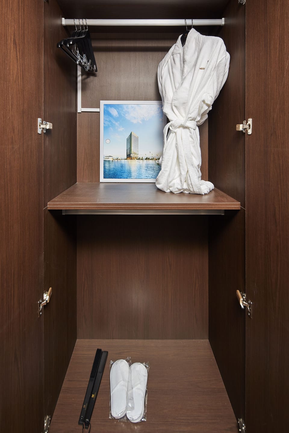 Premium Suite | Down comforters, blackout drapes, free WiFi, bed sheets