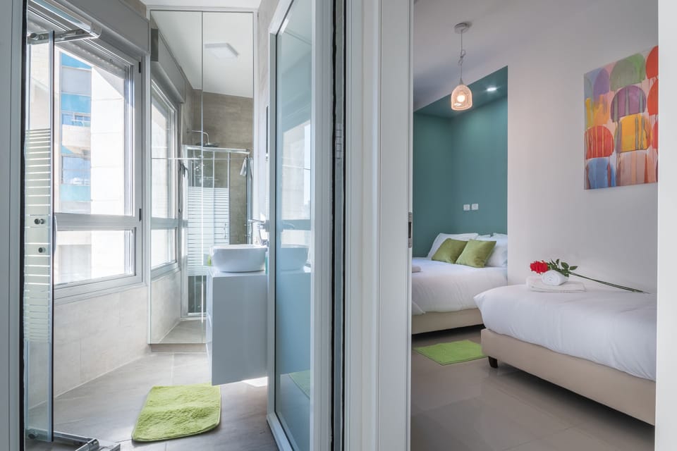 Full Option 7People Terrace-Lift-Parking Apartment in Jerusalem