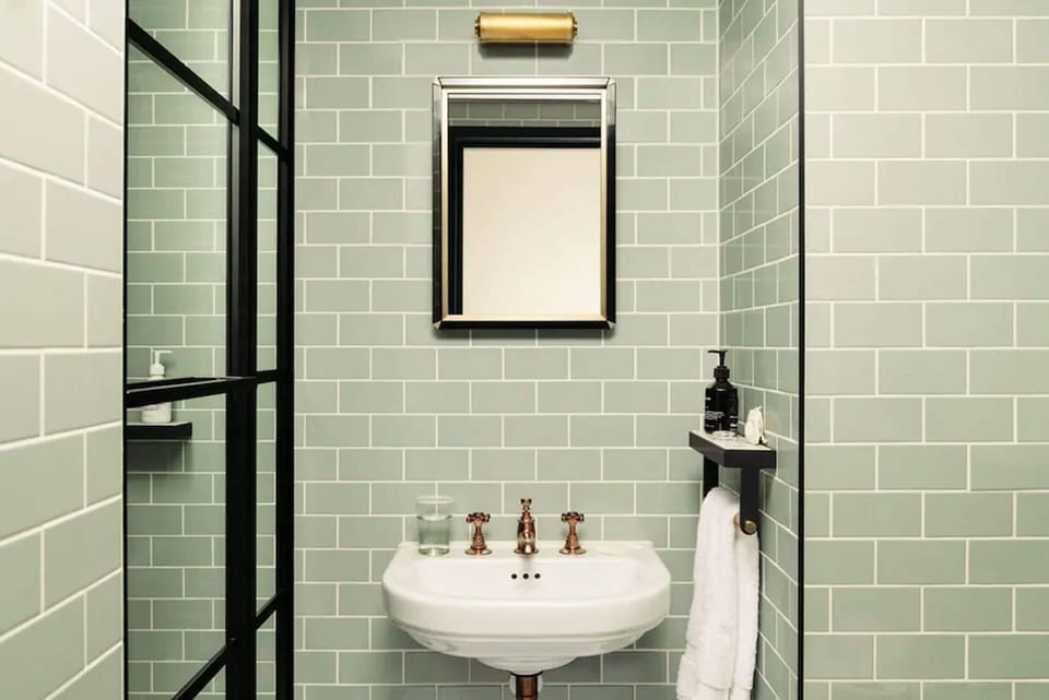 Cosy | Bathroom | Shower, rainfall showerhead, designer toiletries, hair dryer