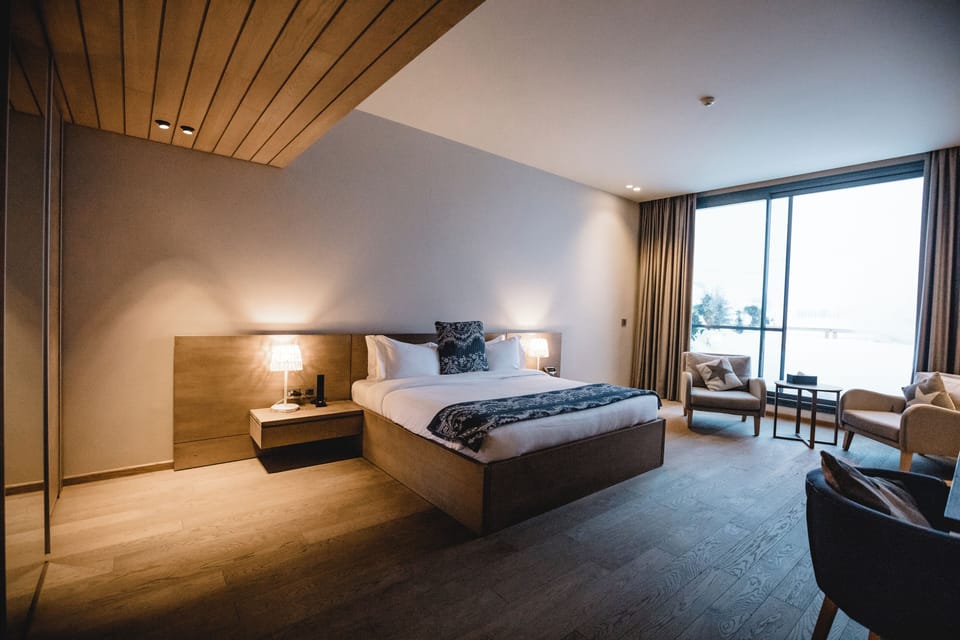 Executive Room, Mountain View | Minibar, in-room safe, laptop workspace, cribs (free)