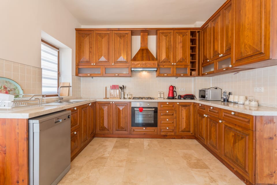 Suite, Sea View | Private kitchen | Coffee/tea maker, electric kettle