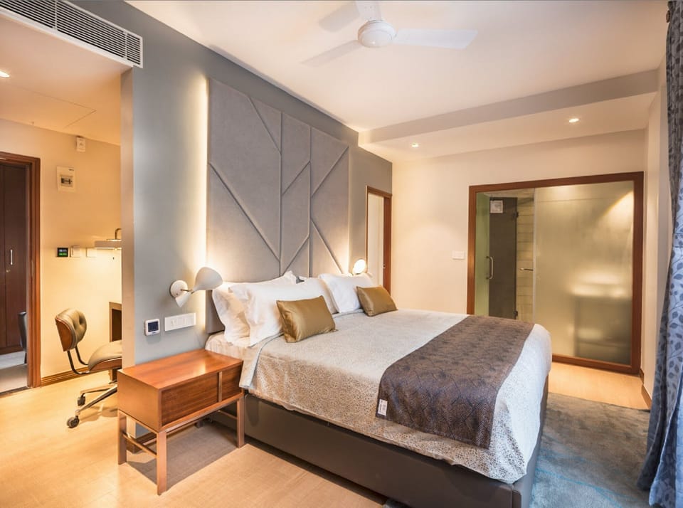 Signature Room with Balcony | Premium bedding, minibar, in-room safe, desk