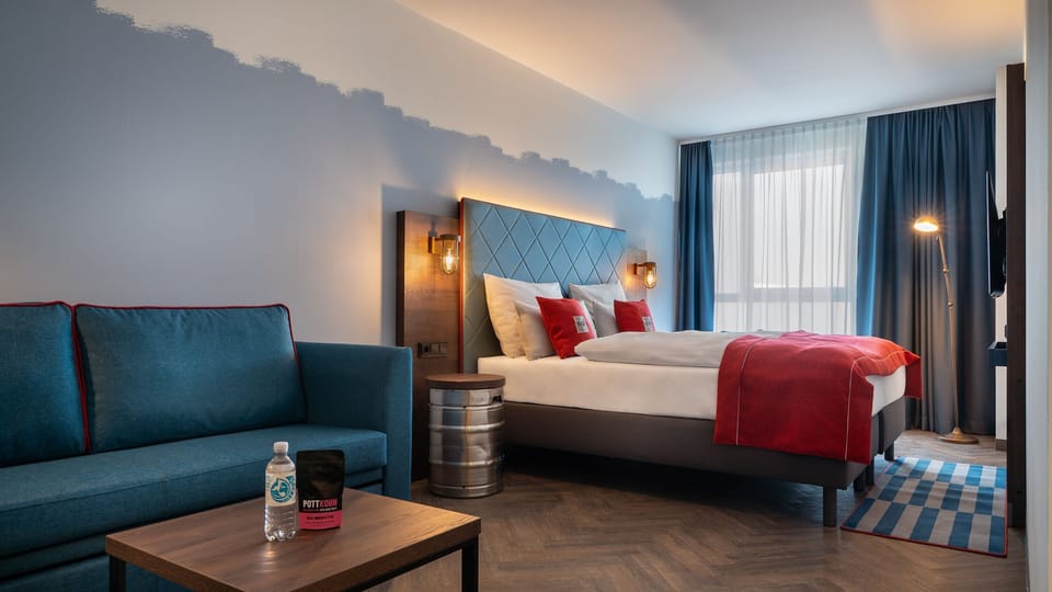 Premium Room, 1 Queen Bed with Sofa bed (Family Room) | Hypo-allergenic bedding, in-room safe, individually decorated