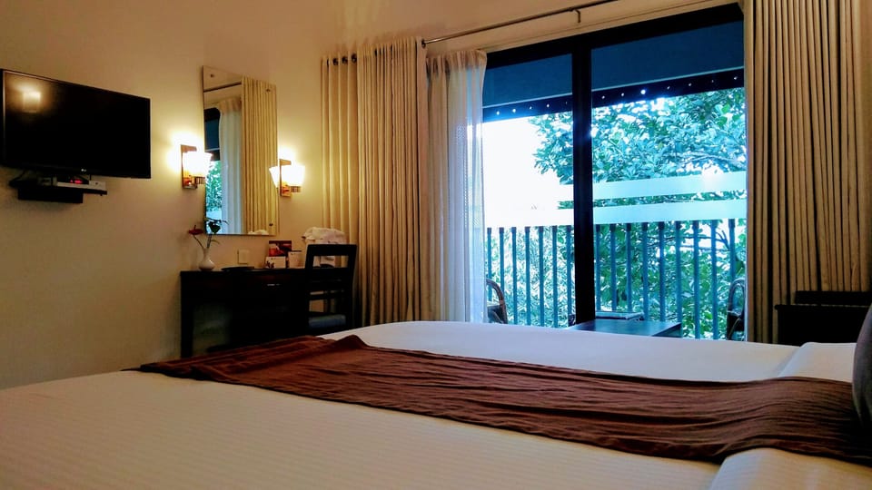 Jungle Room | Minibar, in-room safe, iron/ironing board, cribs/infant beds