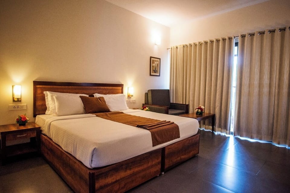 Jungle Room | Minibar, in-room safe, iron/ironing board, cribs/infant beds