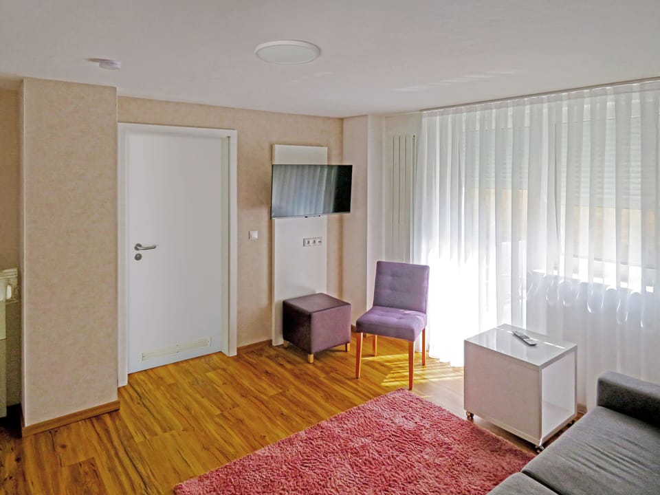 Family Room | Desk, iron/ironing board (on request), WiFi (free), bed sheets