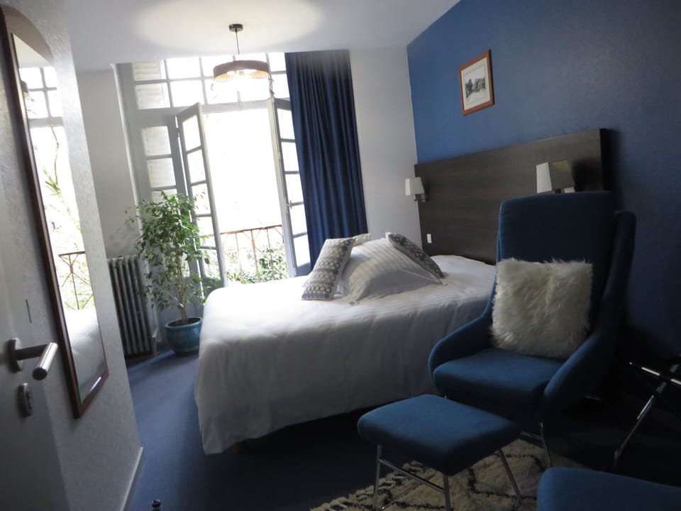 Double Room, Balcony | Individually decorated, individually furnished, desk, blackout drapes