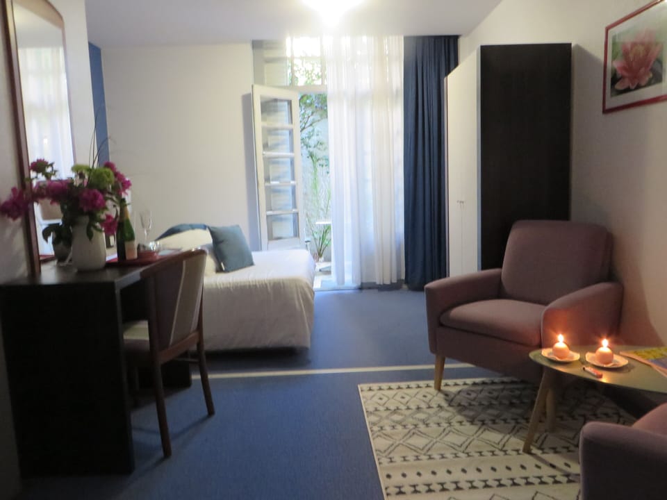 Double Room, Terrace | Individually decorated, individually furnished, desk, blackout drapes