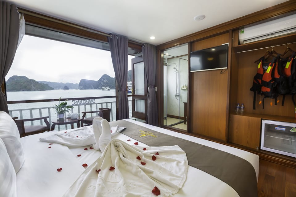 Deluxe Balcony Room | Desk, blackout drapes, free WiFi, bed sheets