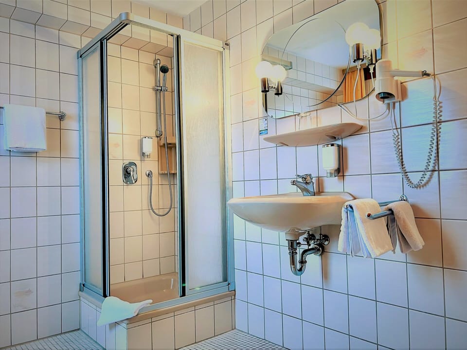 Shower, towels