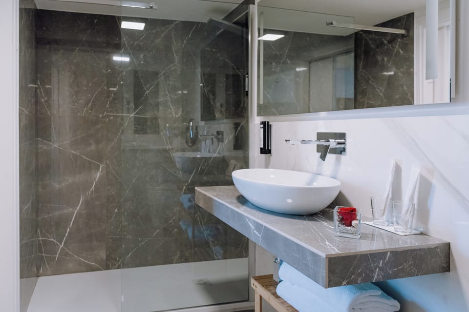 Standard Double or Twin Room | Bathroom | Free toiletries, hair dryer, slippers, bidet