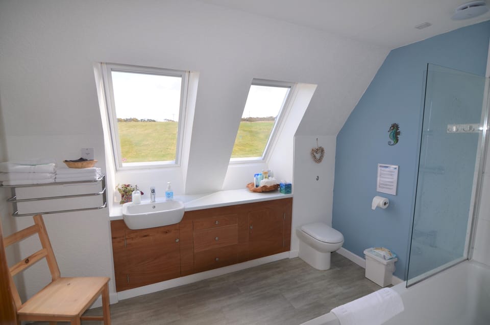 Family Quadruple Room, Non Smoking | Bathroom | Eco-friendly toiletries, hair dryer, towels