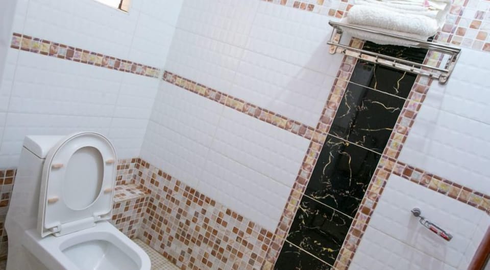 Family Suite, Non Smoking | Bathroom | Shower, rainfall showerhead, free toiletries, slippers