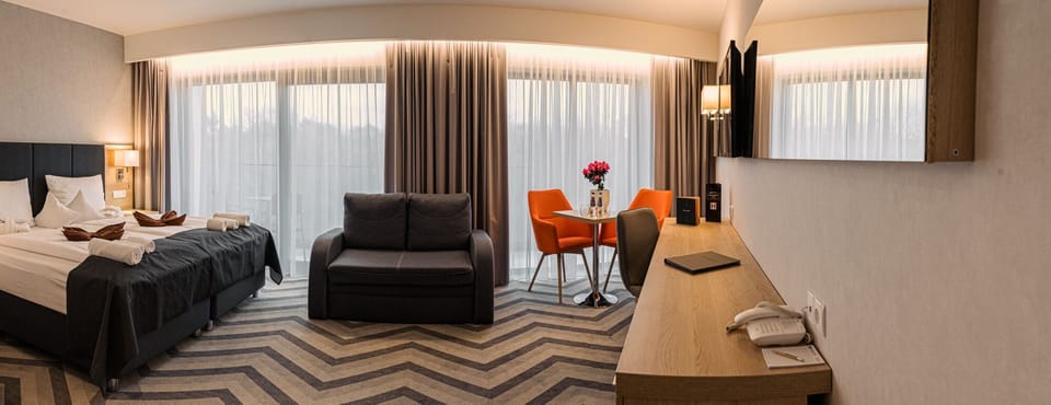 Family Double or Twin Room (2+1) | In-room safe, desk, soundproofing, cribs/infant beds