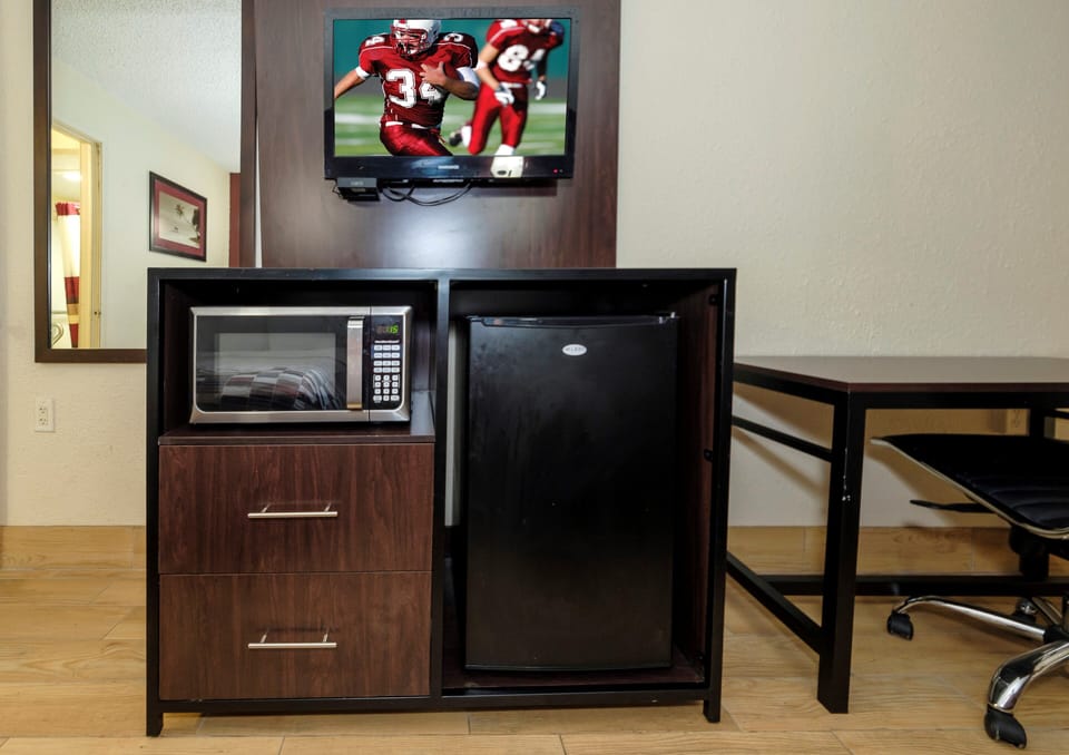 Desk, free cribs/infant beds, rollaway beds, free WiFi