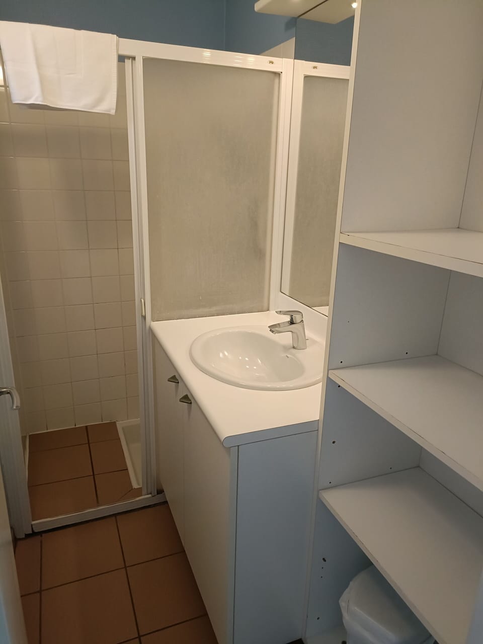 Shower, towels