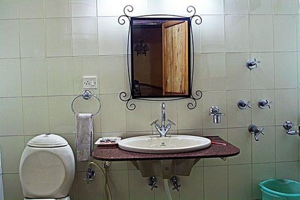 Free toiletries, hair dryer (on request), slippers, bidet