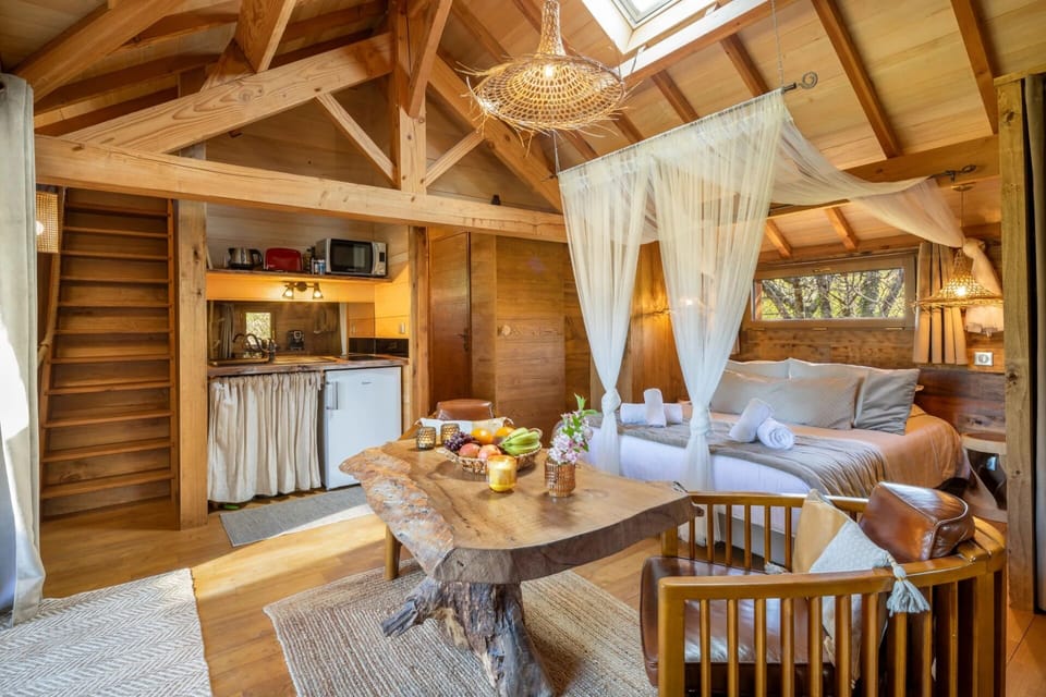 Comfort Tree House, Patio, Garden View | Individually decorated, individually furnished, rollaway beds, free WiFi