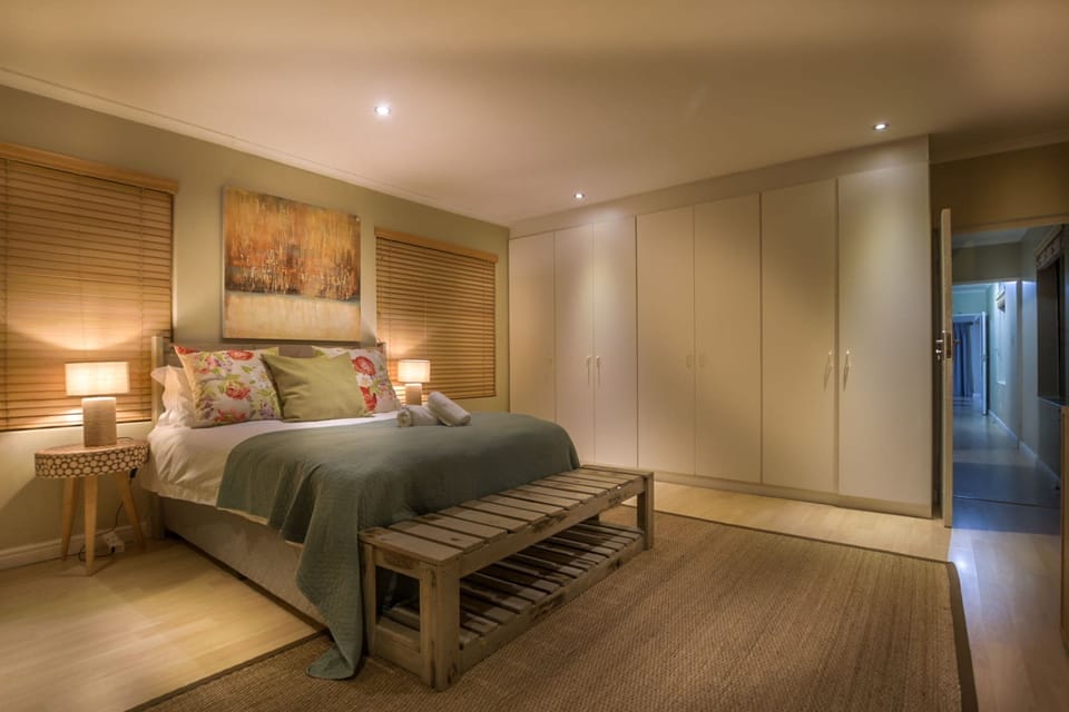 Design Double Room, 1 Queen Bed, Non Smoking | Down comforters, pillowtop beds, minibar, individually decorated