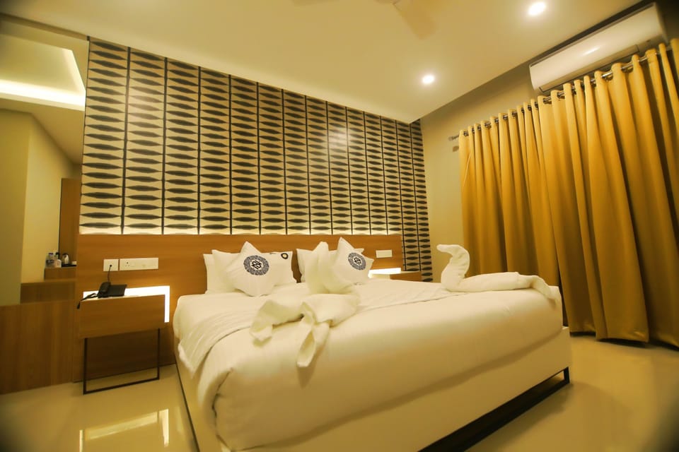 Royal Suite | Premium bedding, in-room safe, iron/ironing board (on request)