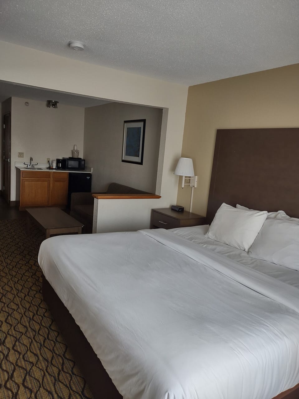 Premium bedding, in-room safe, desk, laptop workspace