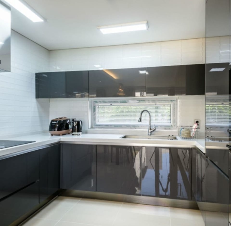 House, 3 Bedrooms | Private kitchenette | Fridge, microwave, oven, stovetop