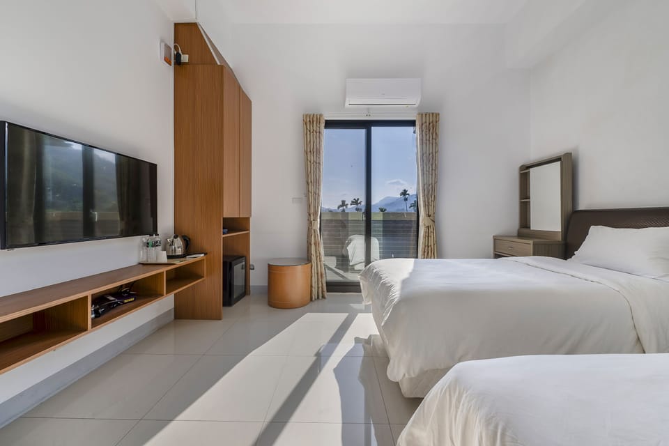 Superior Twin Room with Balcony | Desk, blackout drapes, free WiFi, bed sheets