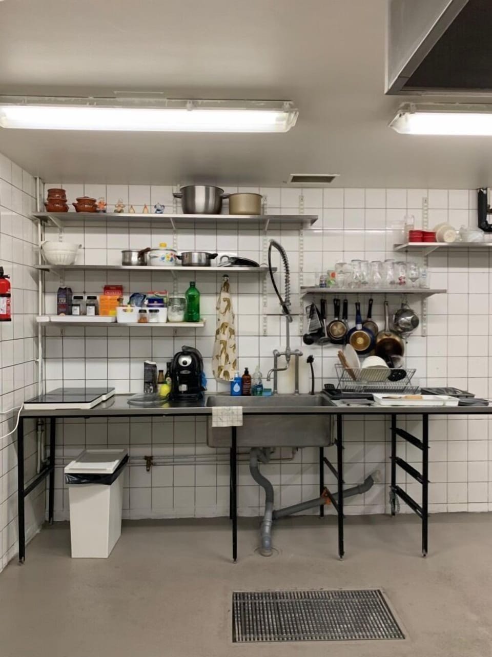 Coffee/tea maker, refrigerator (on request), microwave (on request)