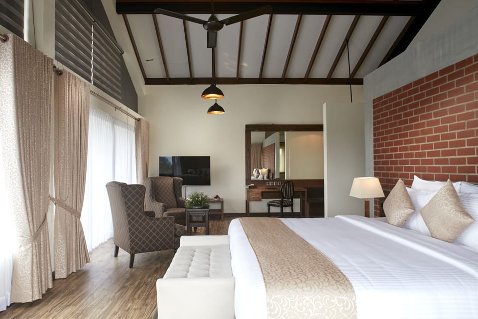 Campbell | In-room safe, soundproofing, WiFi (free), bed sheets