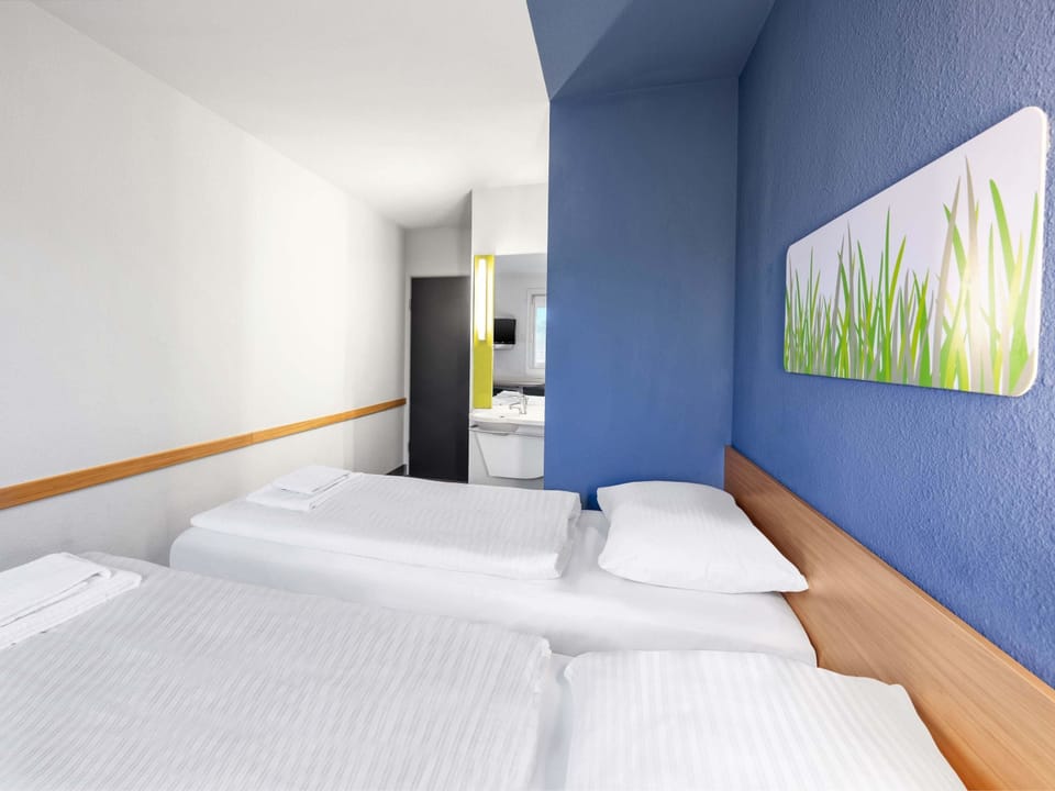 Twin Room | Desk, blackout drapes, soundproofing, free WiFi