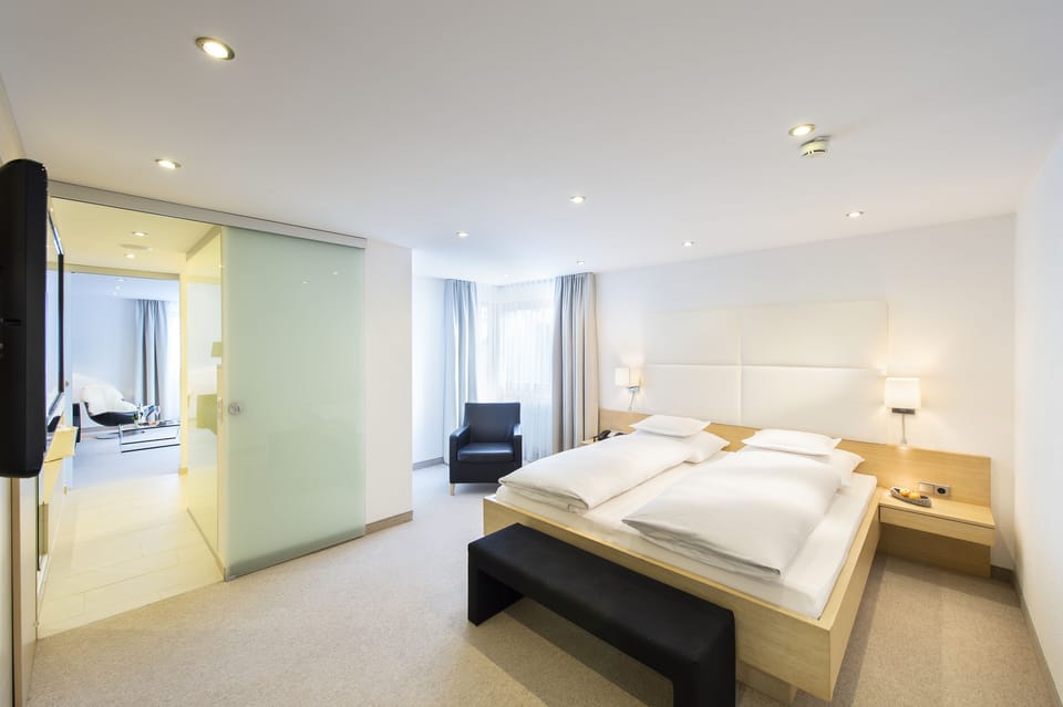 Junior Suite, Balcony (Nova) | Hypo-allergenic bedding, individually furnished, desk, laptop workspace