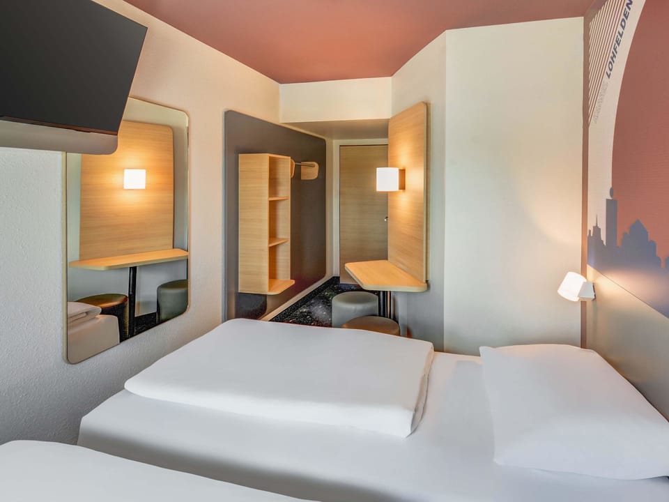 Twin Room | Desk, blackout drapes, soundproofing, WiFi (free)
