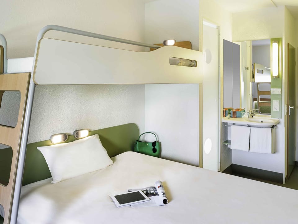 Desk, laptop workspace, free WiFi, bed sheets