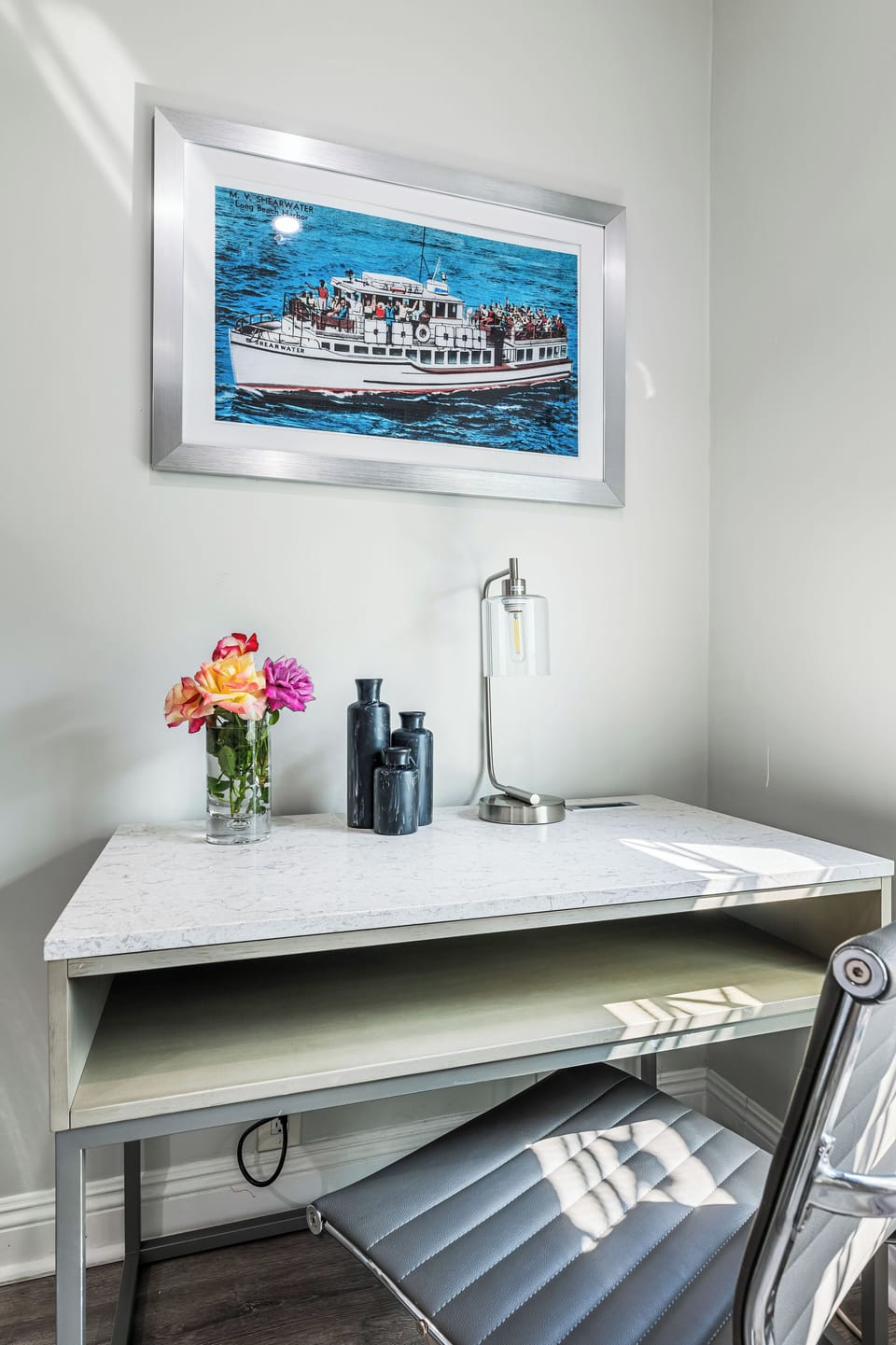 Room (Cozy, Queen) | Premium bedding, in-room safe, desk, laptop workspace