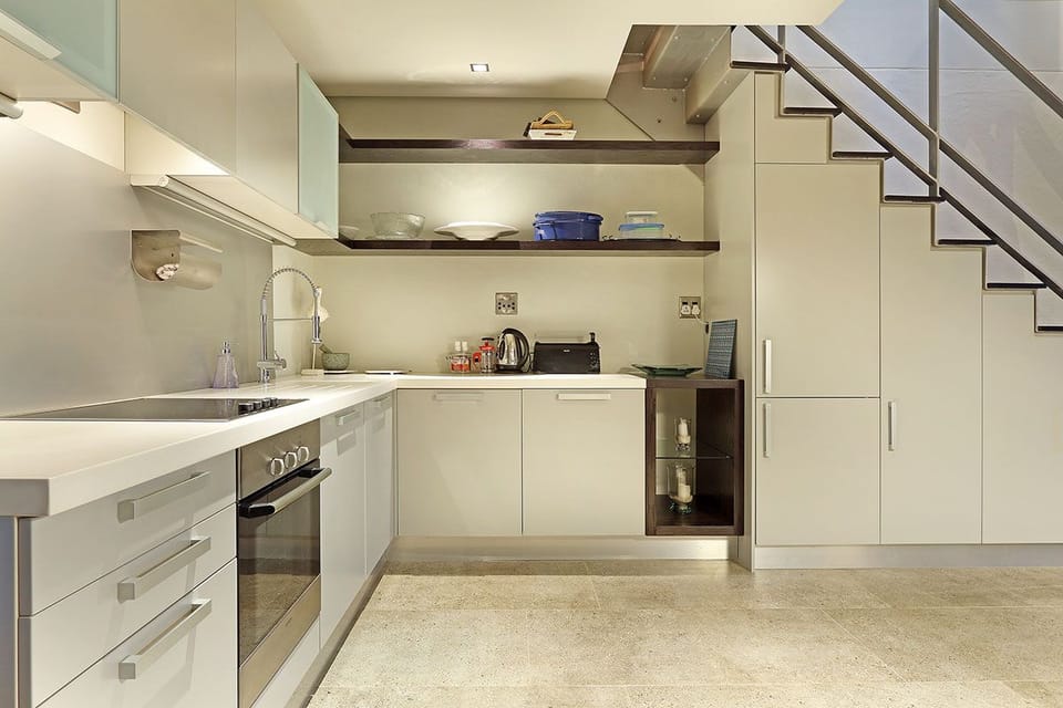 Comfort Apartment, 1 King Bed, Non Smoking | Private kitchen | Fridge, microwave, oven, stovetop