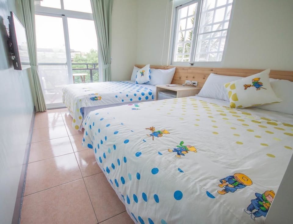 Desk, blackout drapes, free WiFi, bed sheets