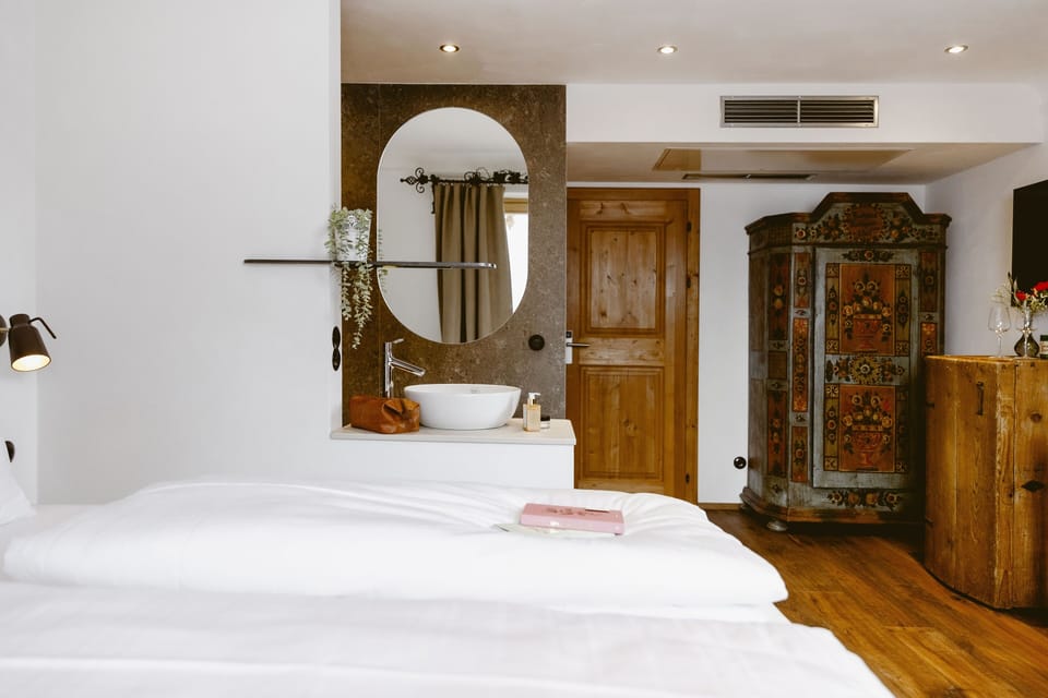 Double Room, Lake View | Desk, soundproofing, free WiFi