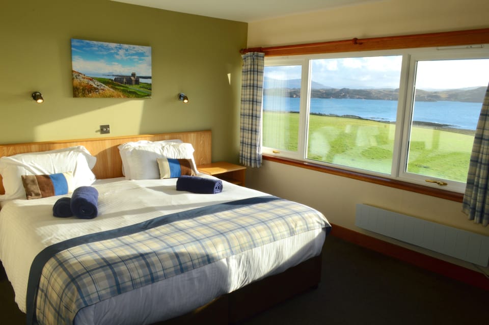 Superior Double or Twin Room, Sea View | In-room safe, desk, iron/ironing board, free WiFi