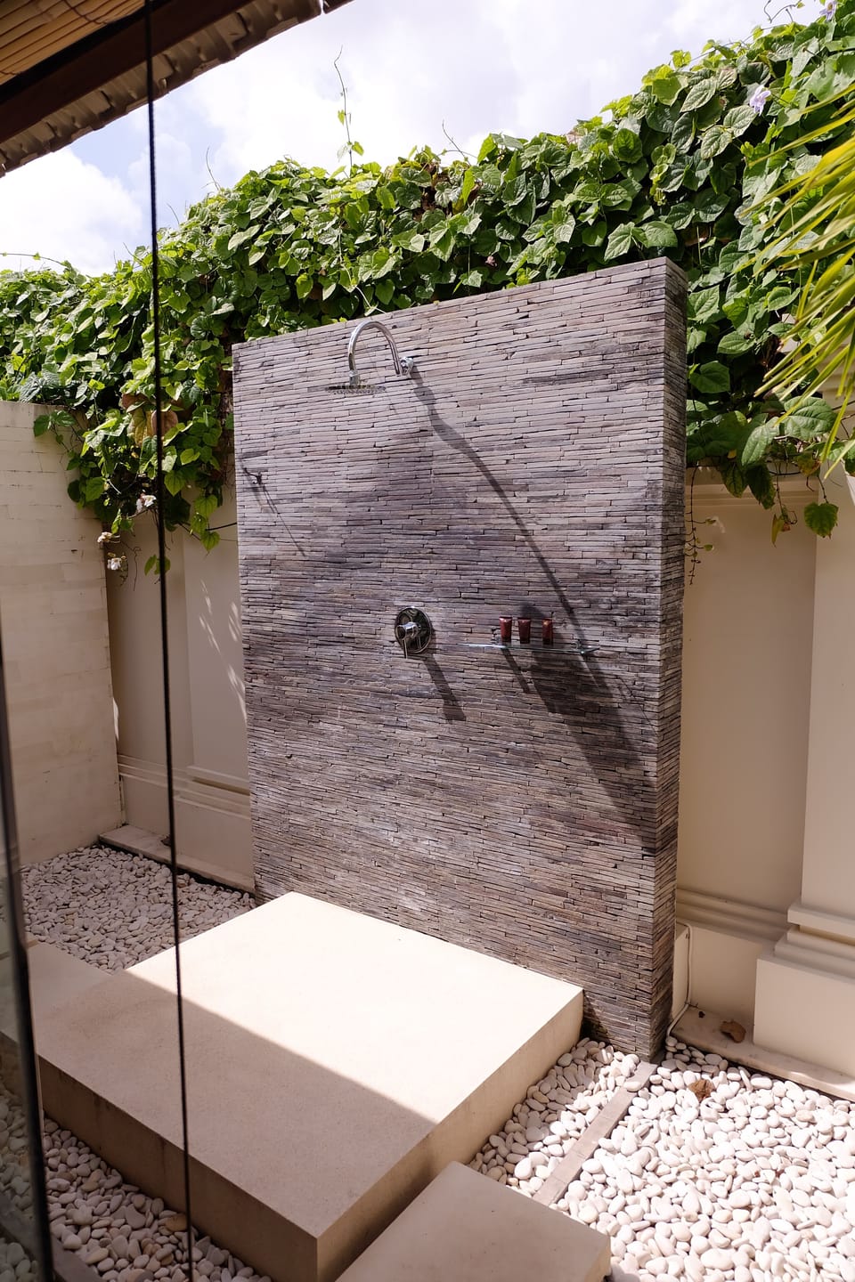 Special Offer Honeymoon Package - Deluxe One Bedroom Villa | Bathroom shower