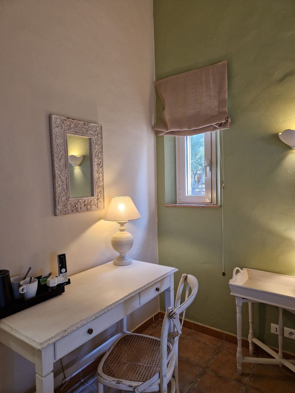Room (Confort) | Minibar, in-room safe, desk, cribs (free)