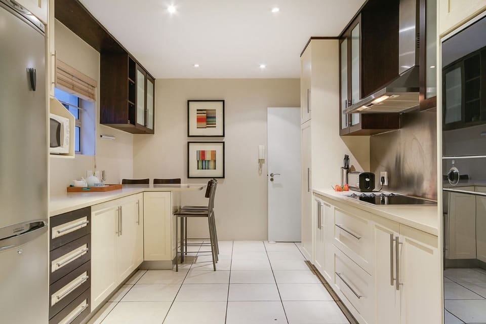 Villa, Multiple Beds, Non Smoking, Mountain View | Private kitchen | Full-size fridge, microwave, oven, stovetop