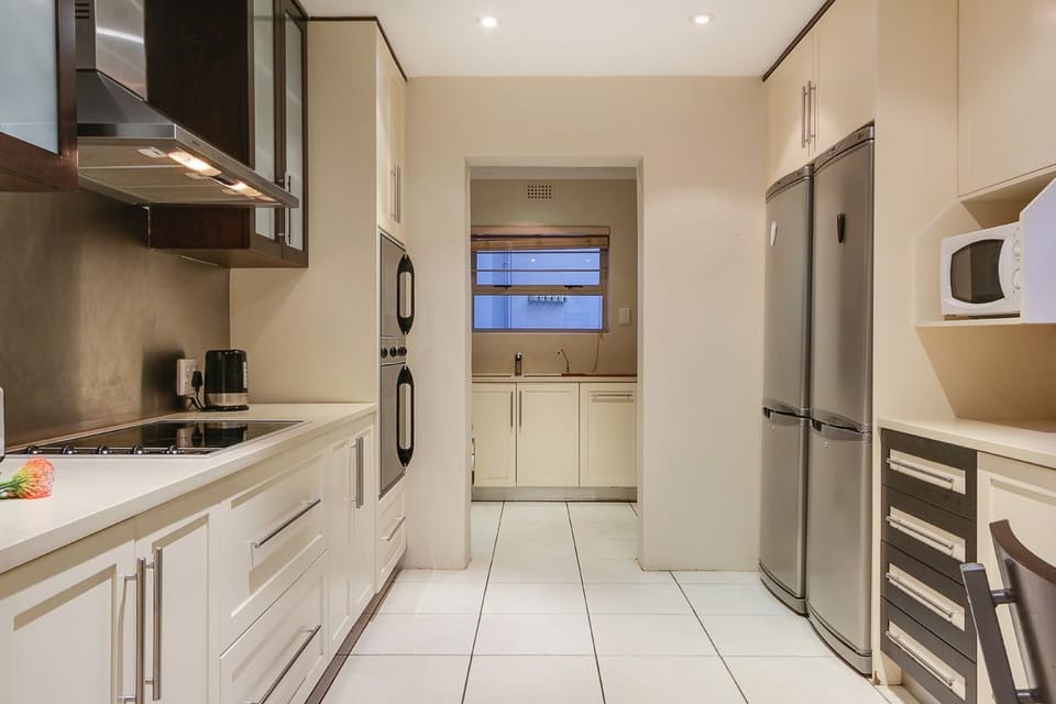 Villa, Multiple Beds, Non Smoking, Mountain View | Private kitchen | Full-size fridge, microwave, oven, stovetop
