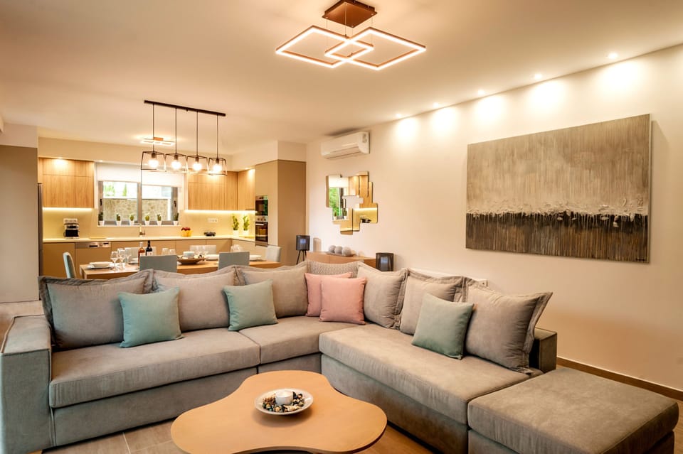 Luxury House | Living room | Smart TV, Netflix, DVD player, streaming services