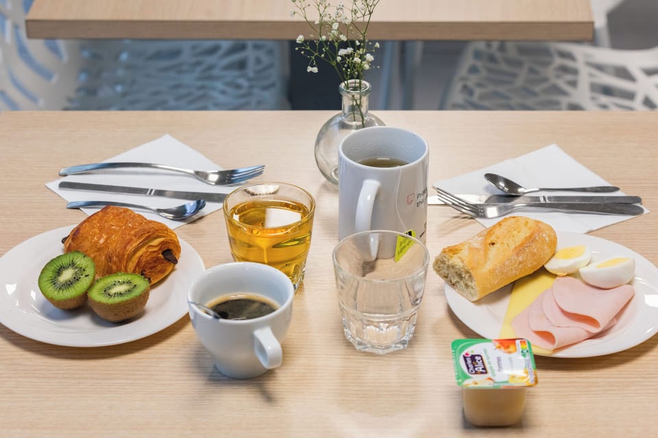 Daily buffet breakfast for a fee